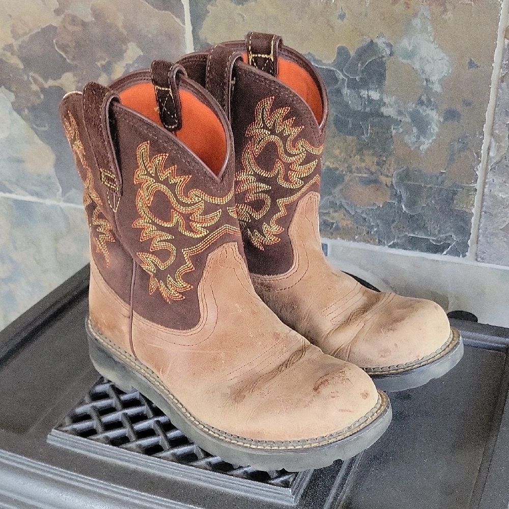 Brown and Tan Ariat Boots with Embroidered Design